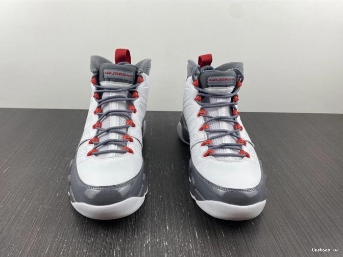 Retro Red Fire Jordan CT8019-162 9 0424